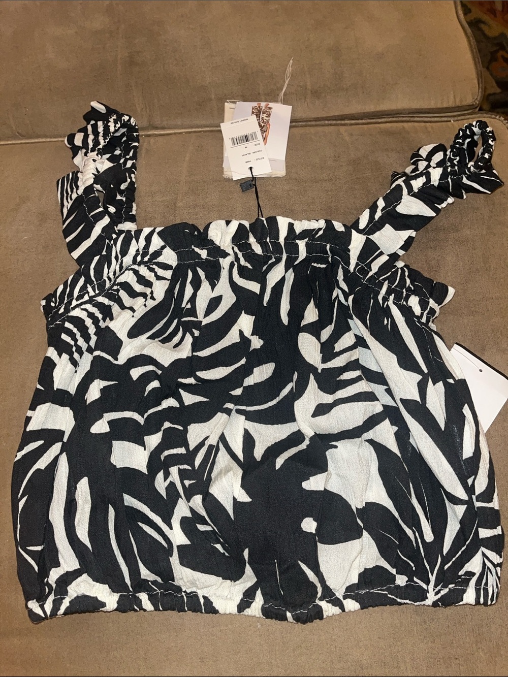 Crop Top B&W tropical resort wear